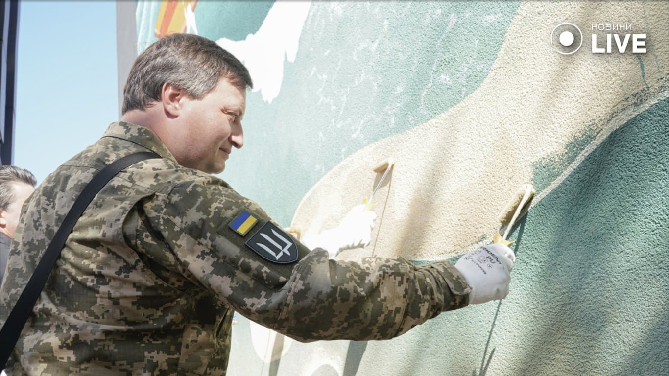 В Киеве презентовали мурал в честь украинских разведчиков — фоторепортаж