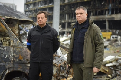 Литовський волонтер привіз рюкзаки, бронежилети, шоломи для Тероборони Голосієва