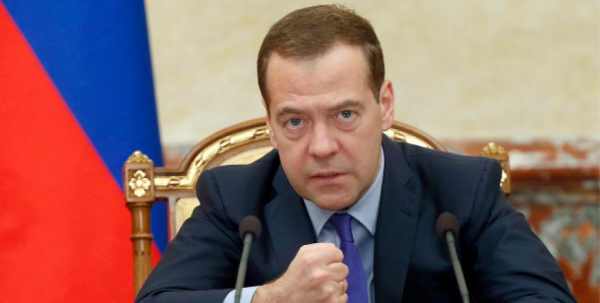 Медведев &quot;поддержал&quot; отправку войск НАТО в Украину и пообещал Макрону гробы