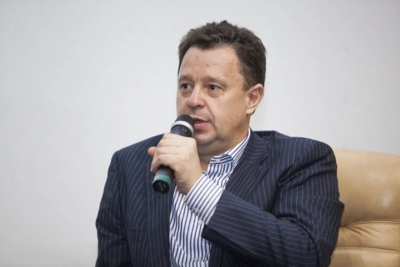 *Одним местом на двух стульях*: как бизнесмен Сергей Савицкий держит салоны в России и Украине