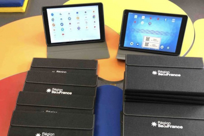 Боярський центр отримав планшети для навчання дітей